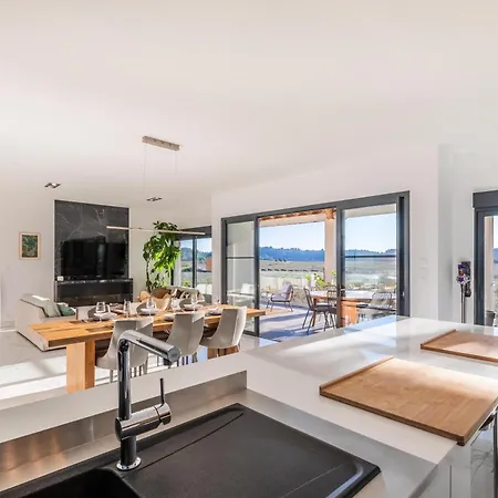 Luxe Piscine Interieure Chauffee Vue Exceptionnelle Sur Vignoble ヴィラ Plaissan